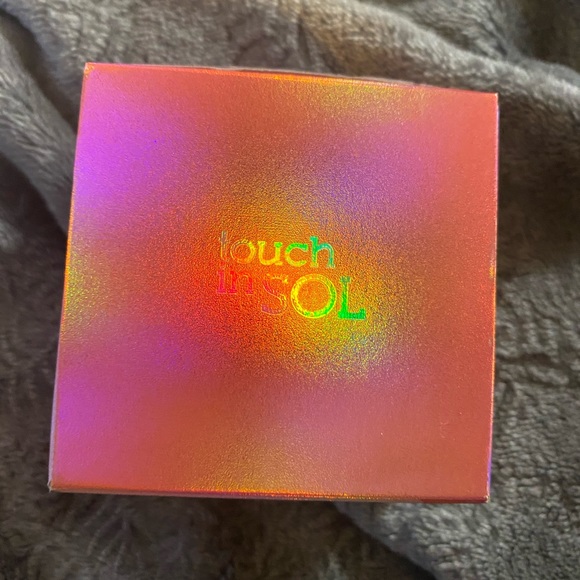 Makeup - Picture 4 of 16